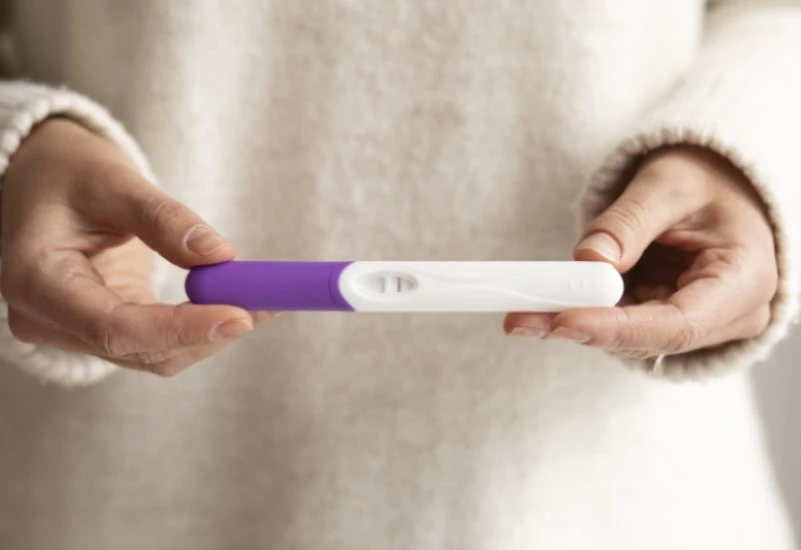 Mit jelent a halvány csík a terhességi teszten?